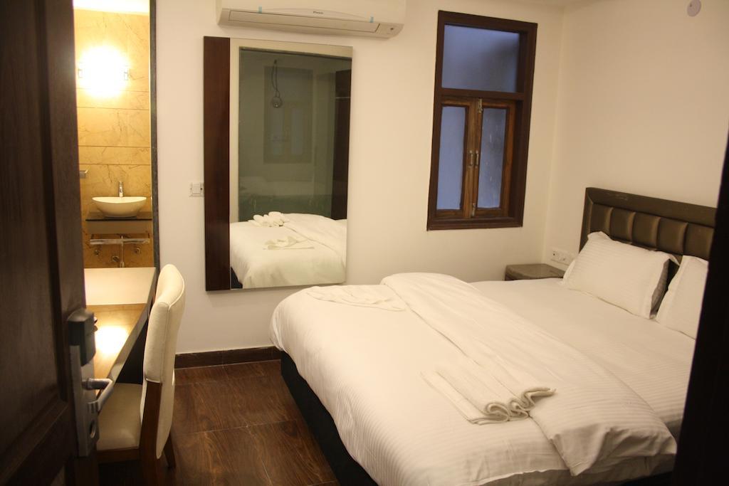 Hotel Cabana @ Pahar Ganj Neu-Delhi Zimmer foto